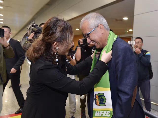 秘书下面又紧又湿