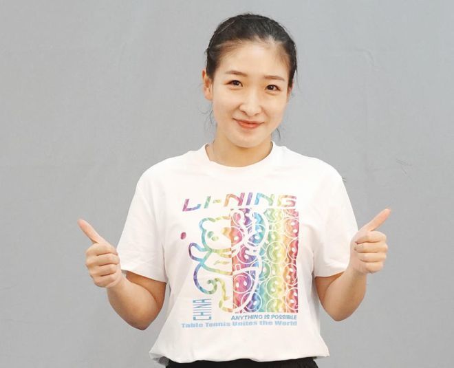 浓妆艳抹的大婶