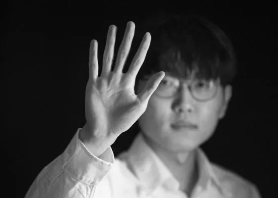 在女人眼中的激烈的后辈之上